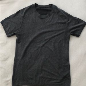 Lululemon men’s metal vent tech tee